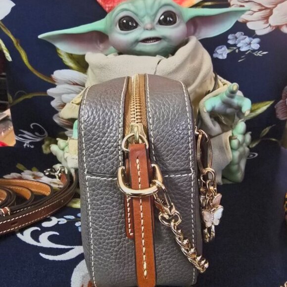 Dooney Pebble Grain Camera Zip Crossbody in Elephant EUC w/Dooney wallet - NWT - Picture 4 of 14